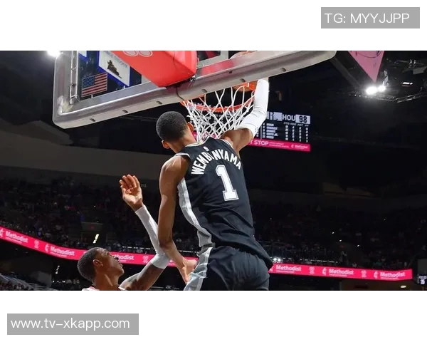 文班亚马篮下强势封盖卡明斯基震撼全场引发热议