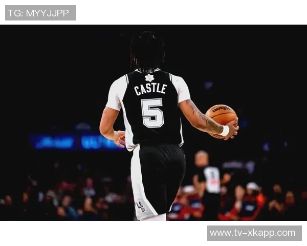 卡斯尔表现出色25分钟内高效砍下16分9助攻仅1次失误助力球队胜利